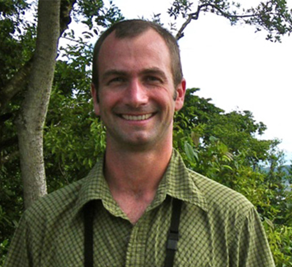 Sarin "Putter" Tiatragul working in lab.