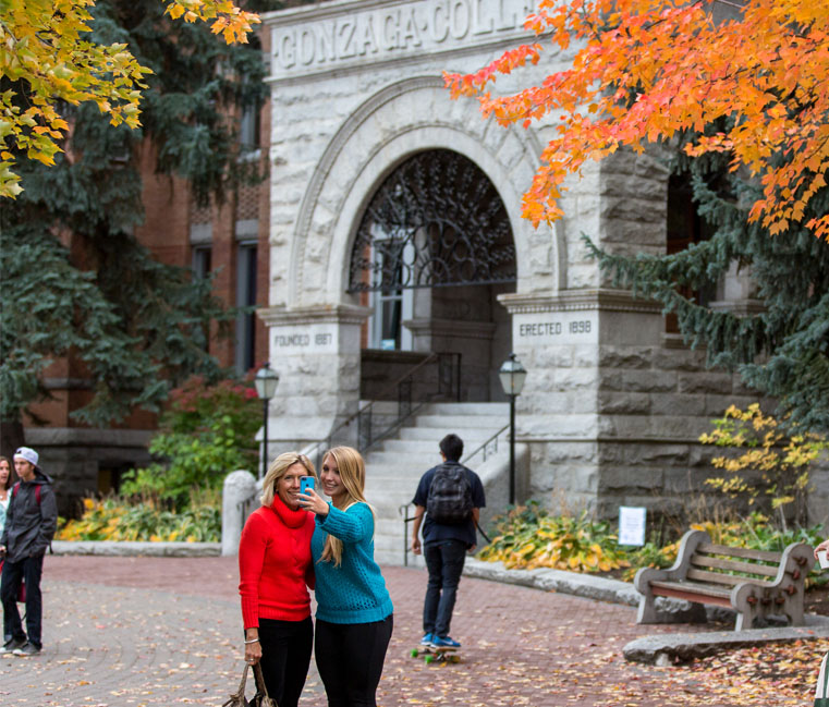Mom and daughter take picture together in front of College Hall