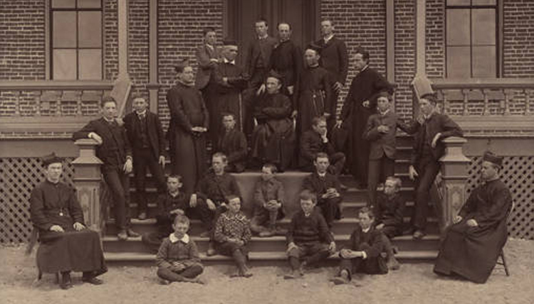The first students and faculty of Gonzaga University The first students and faculty of Gonzaga University