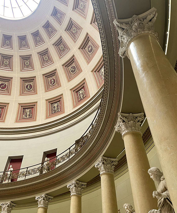 bdv-Berlin-2023-0603-Rotunda-with-Roman-and-Greek-statues_Hagen.jpg