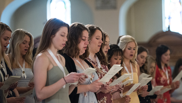 group of graduates recites nursing pledge group of graduates recites nursing pledge