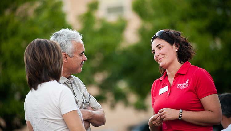woman talks with parents on campus woman talks with parents on campus