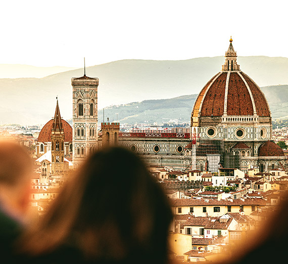 Gonzaga students admire architecture in Florence, Italy.