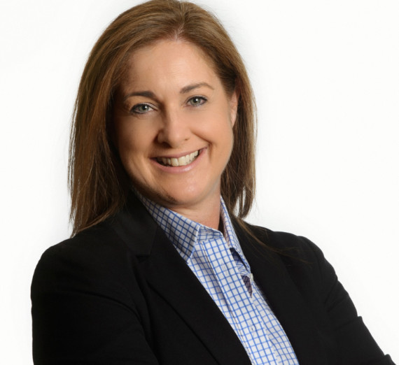 Headshot of Eimear McDonagh 
