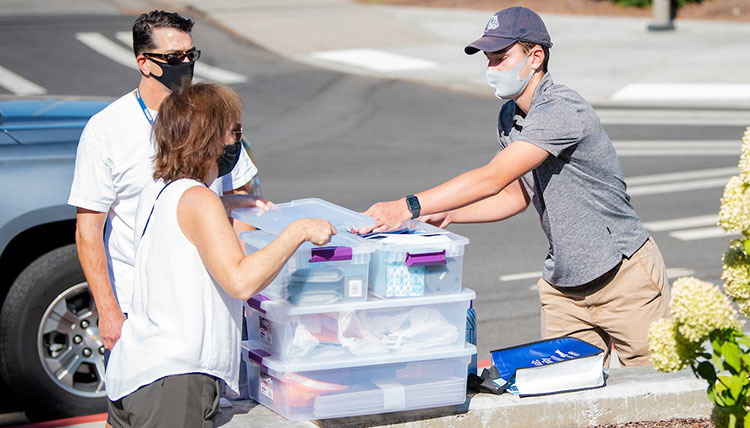 Move in during covid, people wearing masks. Move in during covid, people wearing masks.