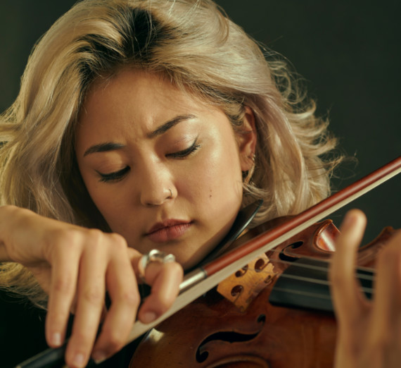 Violinist Simone Porter