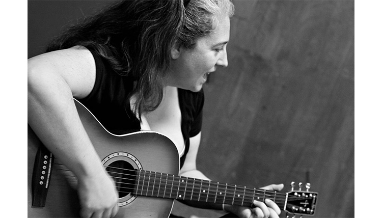 Gonzaga alumae plays guitar and sings Gonzaga alumae plays guitar and sings