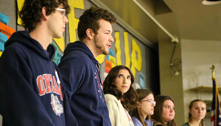 Gonzaga students speaking to elementary schoolers at a community partnership event. Gonzaga students speaking to elementary schoolers at a community partnership event.