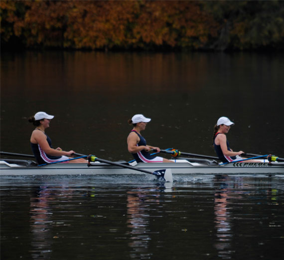 gonzaga rowers in boat 