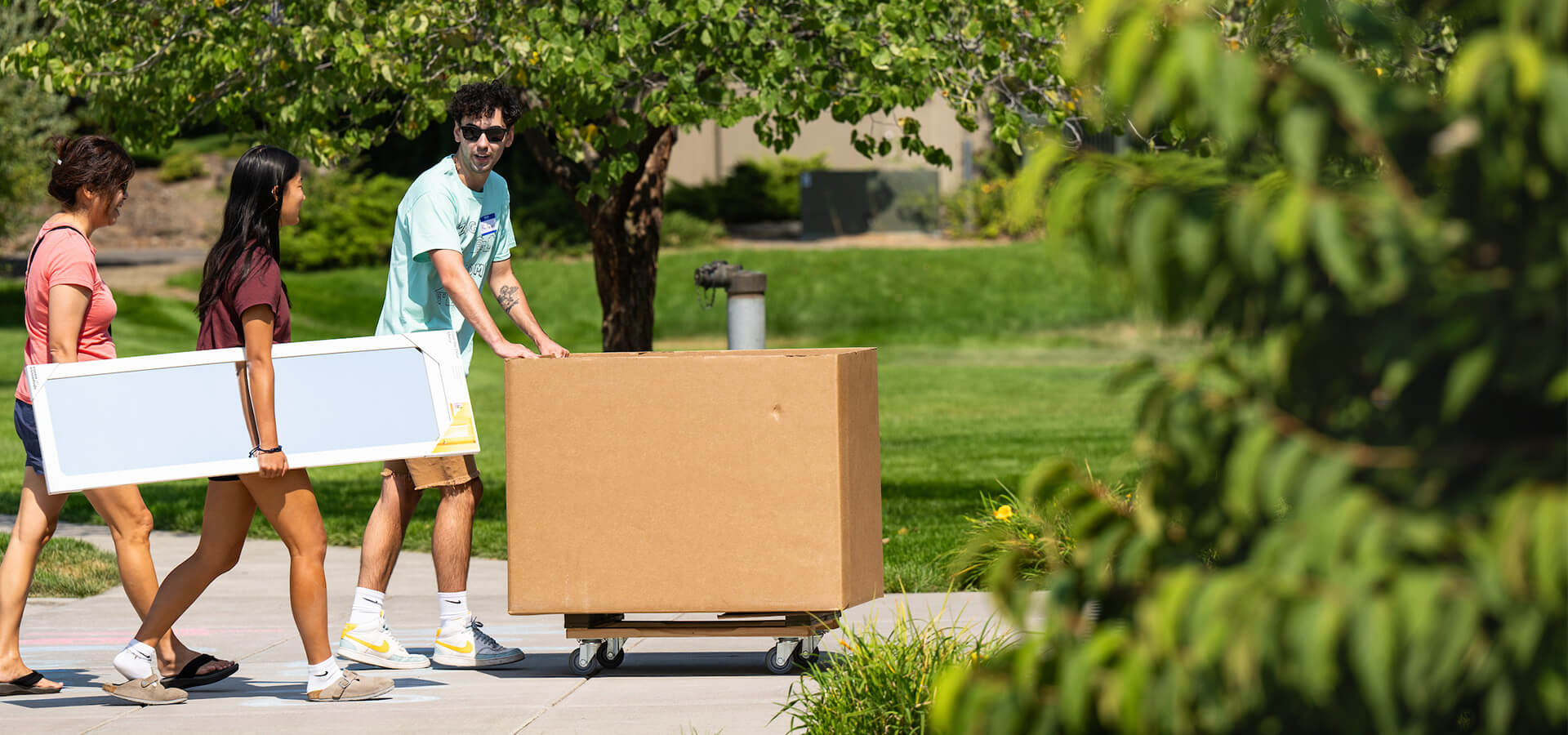 Students Moving In