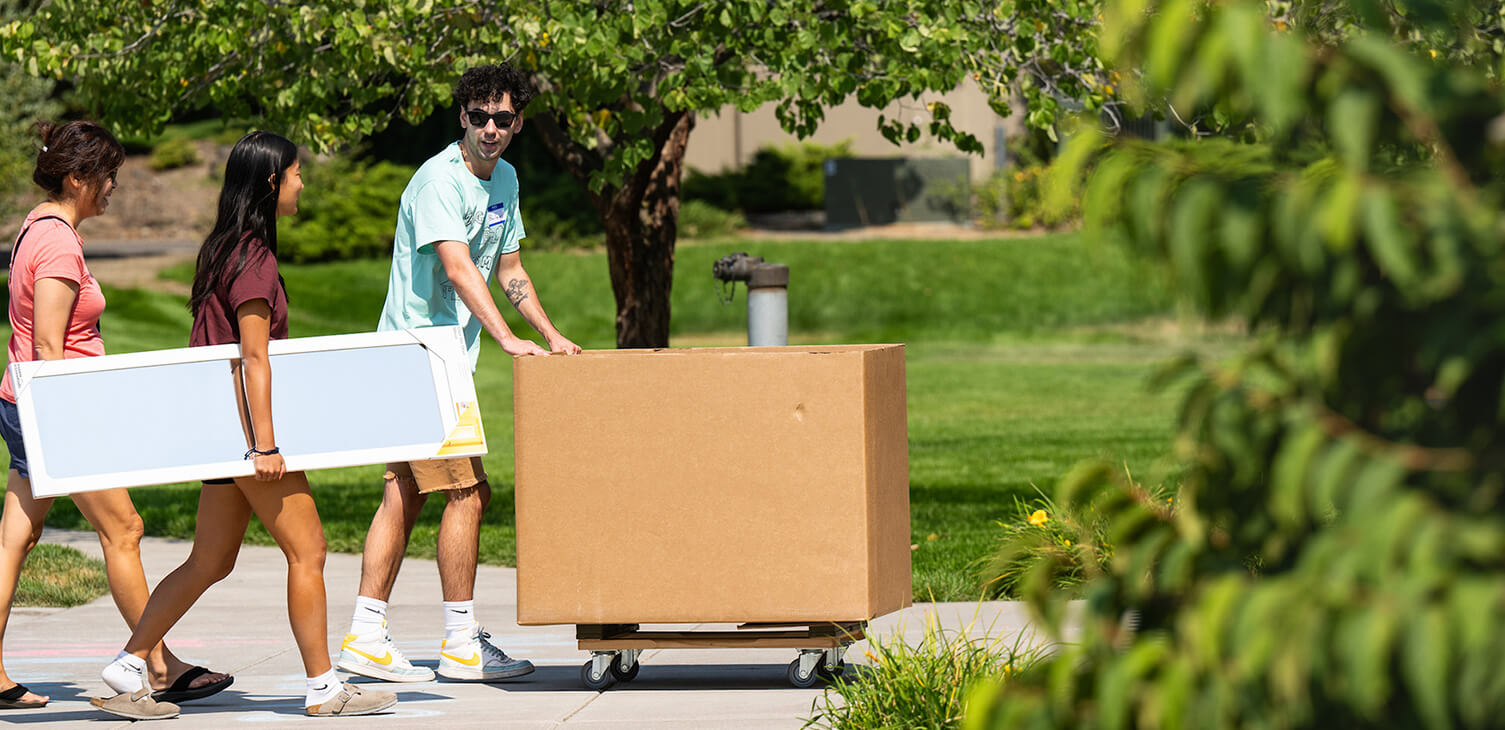 Students Moving In