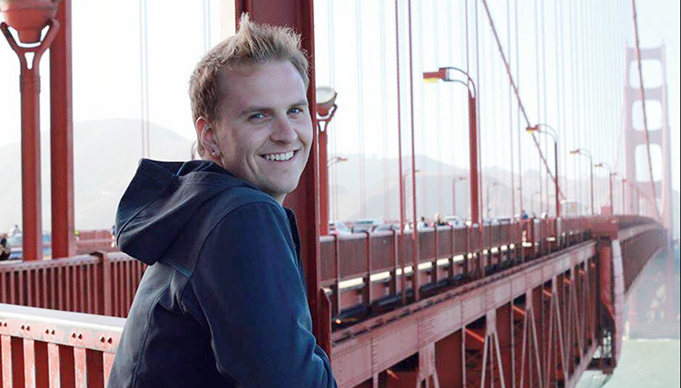 Gonzaga Alumni Zachary Oxford-Romeike stands with the iconic golden gate bridge in the background. Gonzaga Alumni Zachary Oxford-Romeike stands with the iconic golden gate bridge in the background.