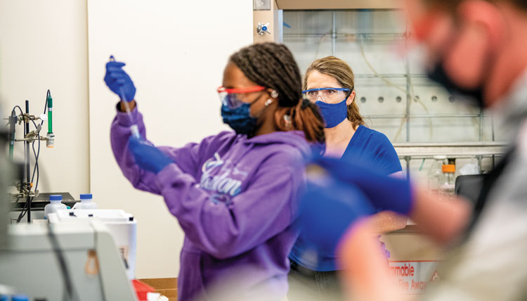 students and faculty demonstrate safe lab procedures while wearing face coverings students and faculty demonstrate safe lab procedures while wearing face coverings