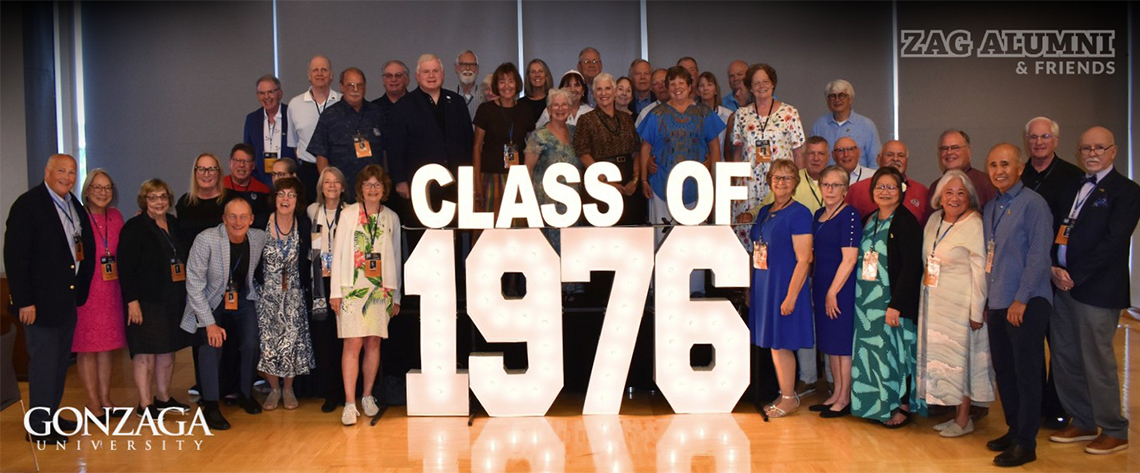 A group photo of the class of 1976.