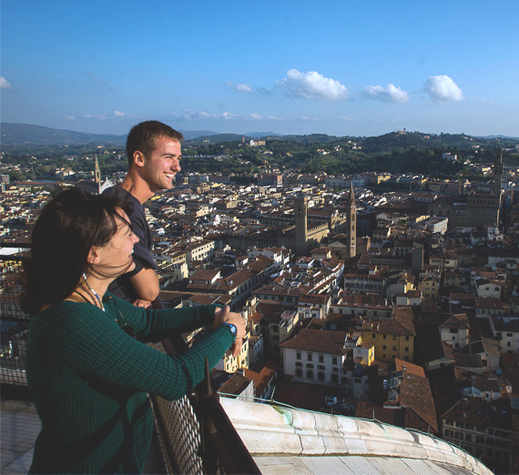 sq-students-overlooking-florence