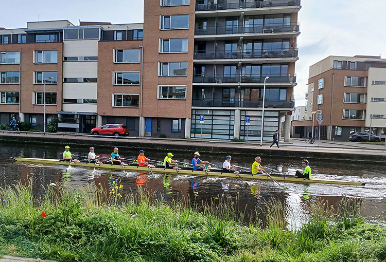8-man crew 8-man crew