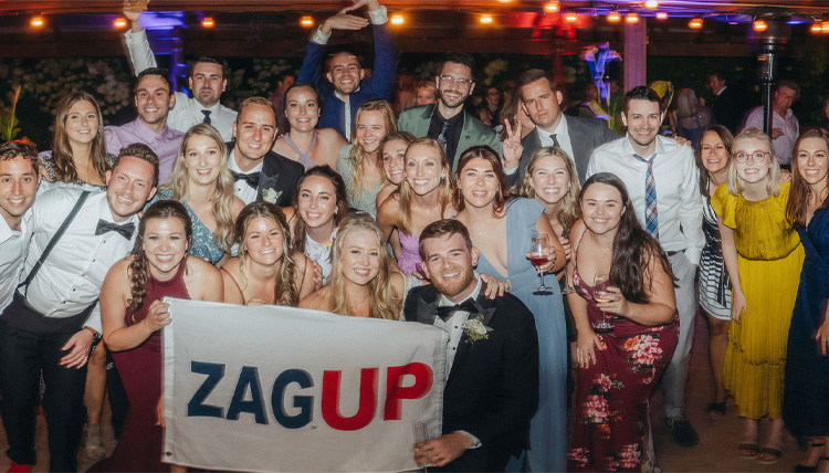 Ian Ellis and Eleanor Lyon with all the Alumni Zags Ian Ellis and Eleanor Lyon with all the Alumni Zags