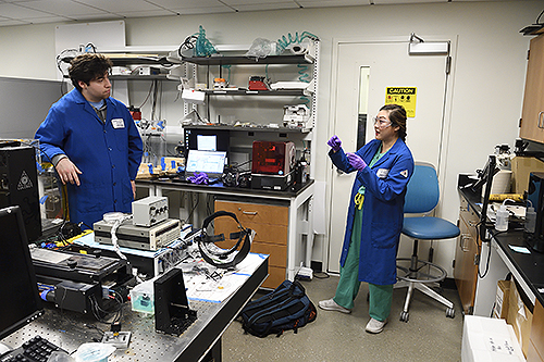 Helen Xun in the lab with Christopher Shallal, a member of the team and a junior majoring in biomedical engineering. (Photo: Will Kirk / Johns Hopkins University) Helen Xun in the lab with Christopher Shallal, a member of the team and a junior majoring in biomedical engineering. (Photo: Will Kirk / Johns Hopkins University)
