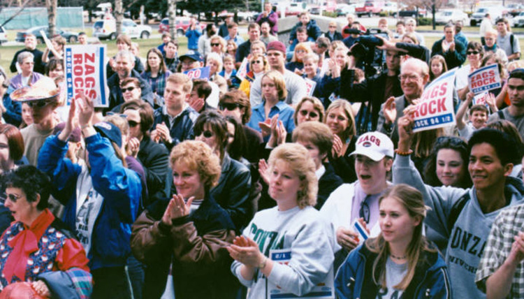 crowd gathers to celebrate 1999 basketball victory crowd gathers to celebrate 1999 basketball victory